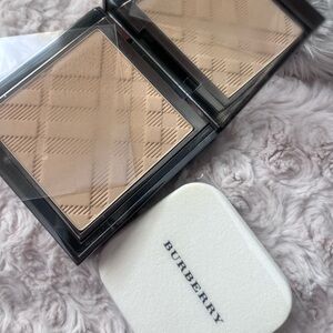Burberry Beige Compact Powder ochre no. 20